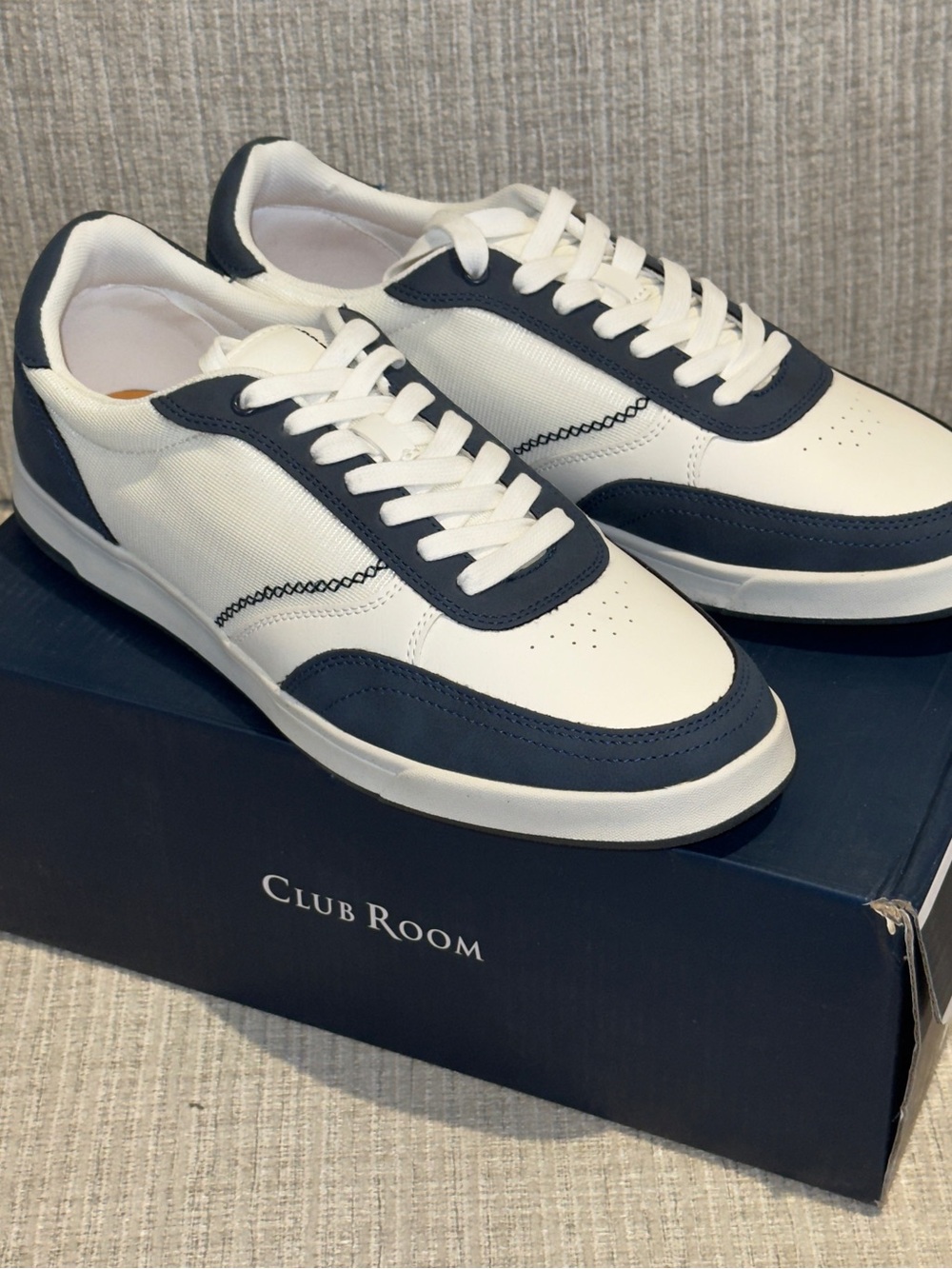 Club Room White & Navy Low-Top Sneakers Men’s Casual Shoes New